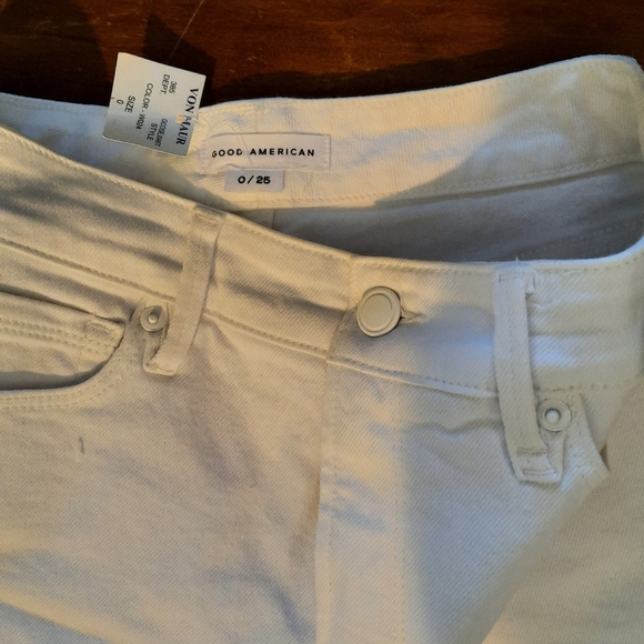 Good American Cut-Off High-Low Short - Picture 7 of 8